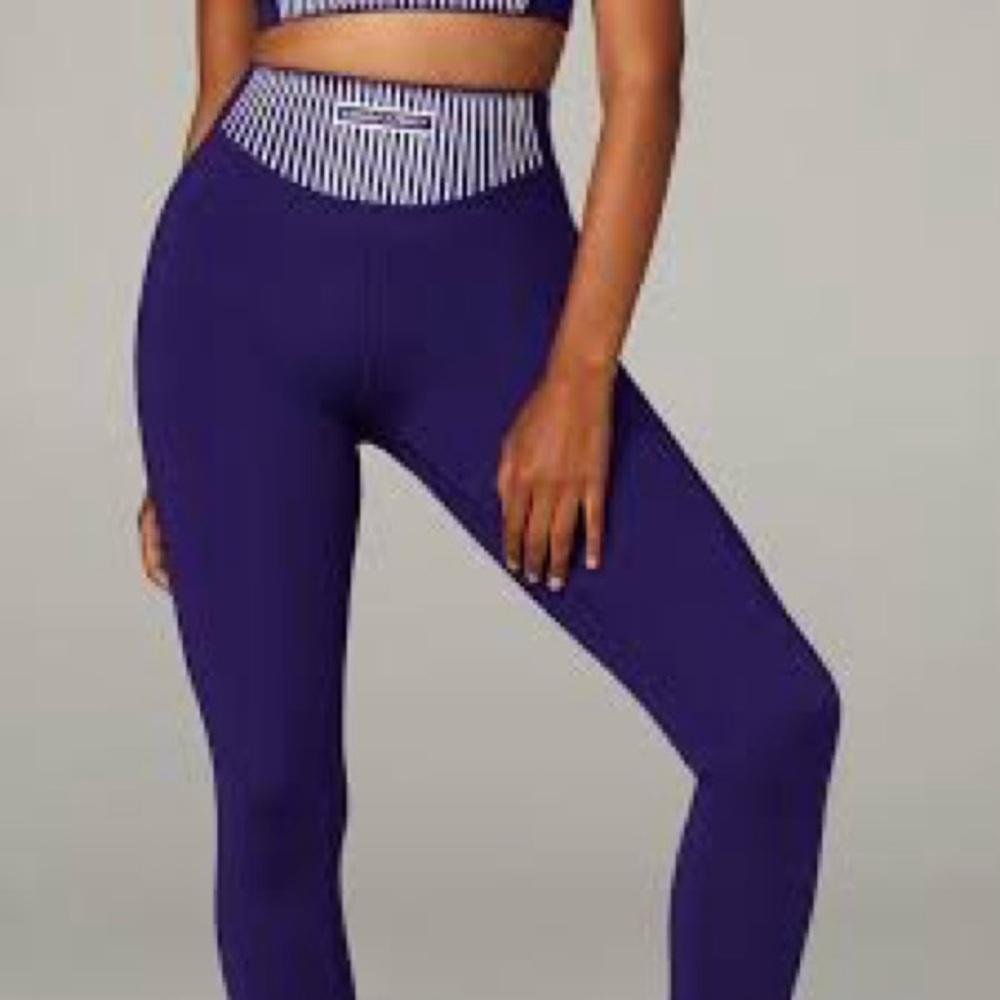 NWT SAVAGE X FENTY XCCENTUATE HIGH-WAIST THAT'S DEEP PURPLE LEGGING SIZE: SMALL